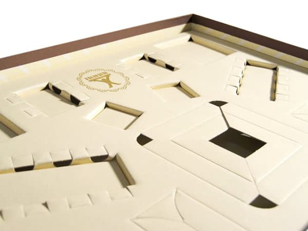 Cardboard inlay allowing the housing of multiple products